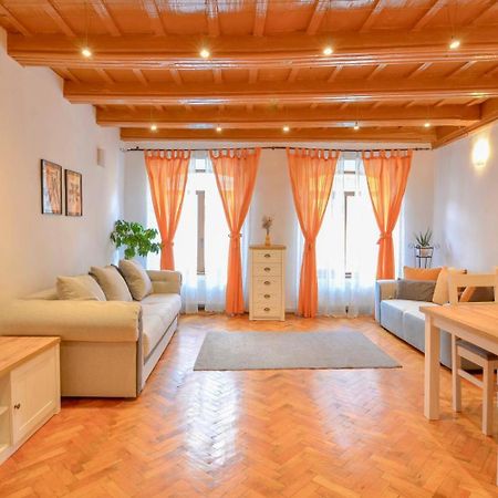 Charming Apartment - Heart Of Brasov Poarta Schei Bagian luar foto
