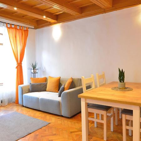 Charming Apartment - Heart Of Brasov Poarta Schei Bagian luar foto
