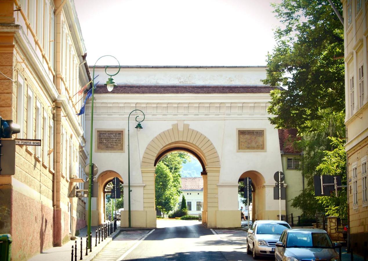 Charming Apartment - Heart Of Brasov Poarta Schei Bagian luar foto