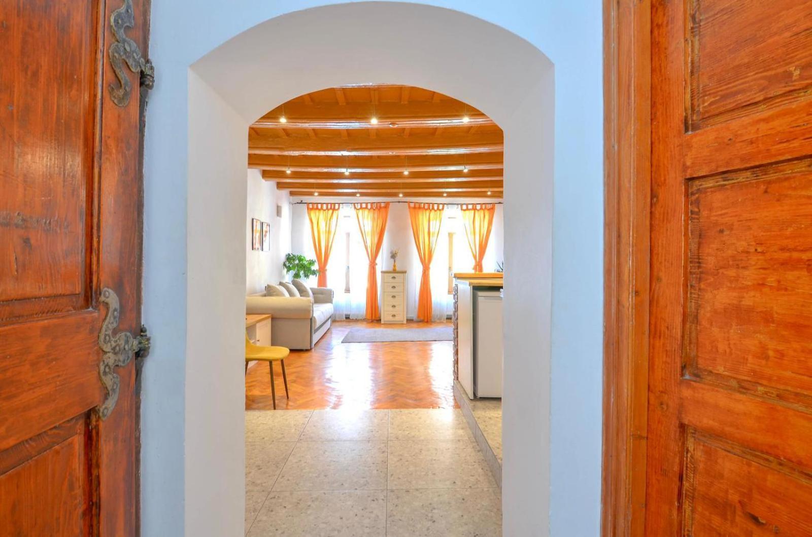 Charming Apartment - Heart Of Brasov Poarta Schei Bagian luar foto