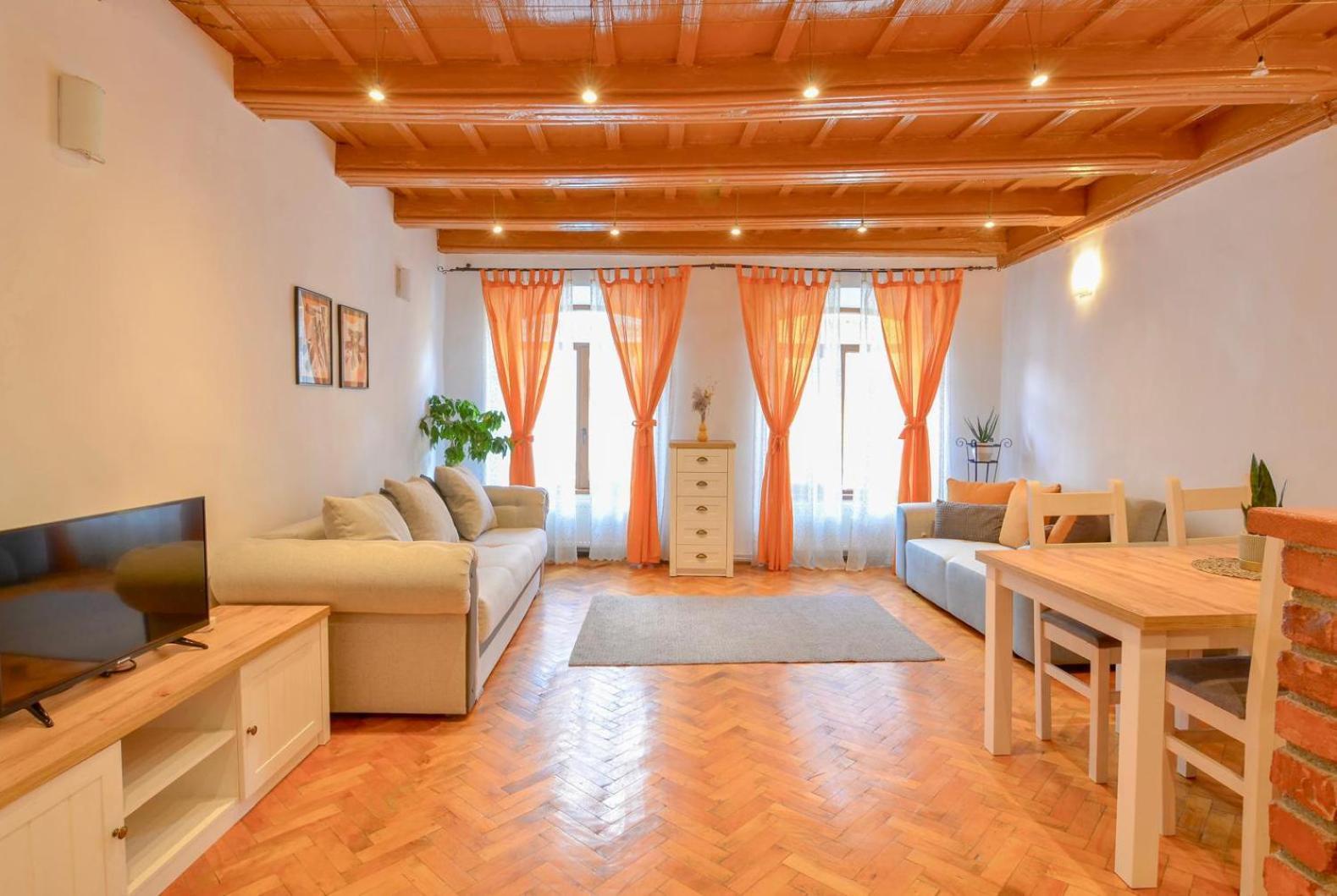 Charming Apartment - Heart Of Brasov Poarta Schei Bagian luar foto