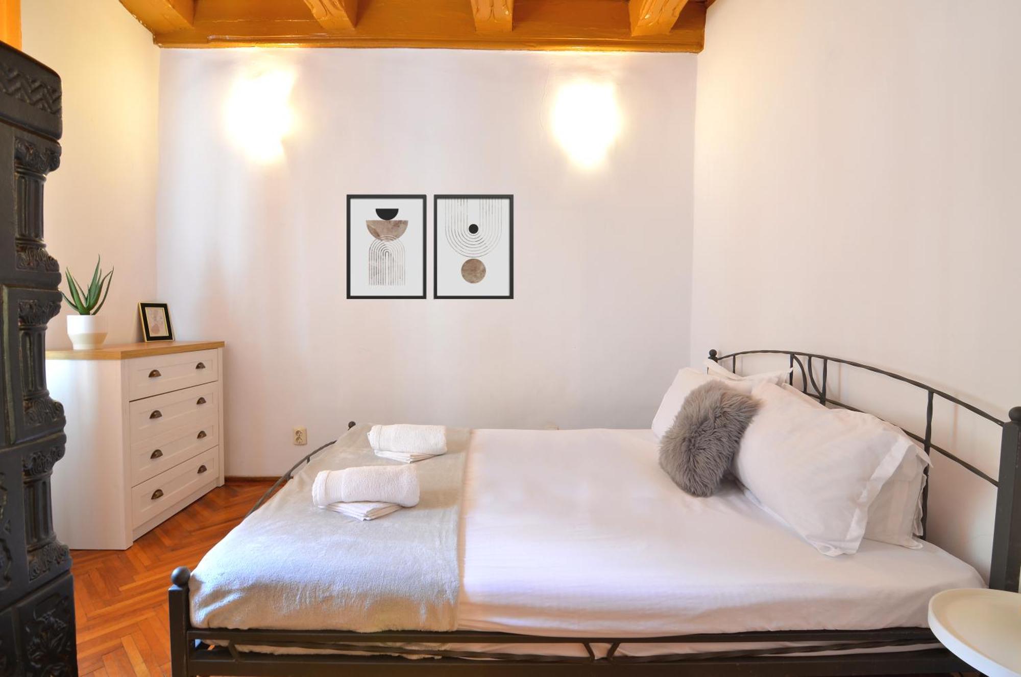 Charming Apartment - Heart Of Brasov Poarta Schei Bagian luar foto